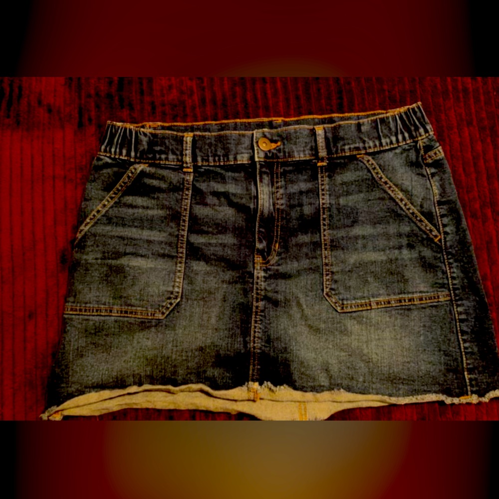 No Boundaries skirt.